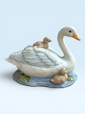Vintage Homco "Swan with Babies" Porcelain Figurine